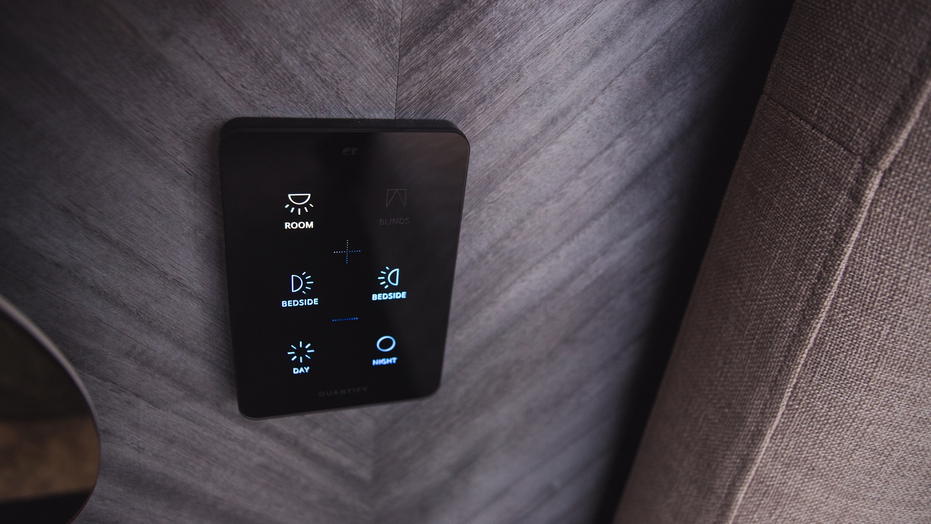 qDimmer Modernist blk